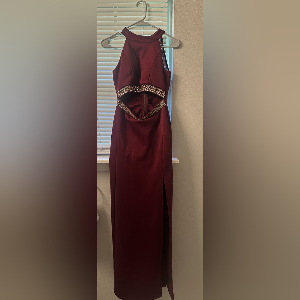 Elegant Burgundy Evening Dress
